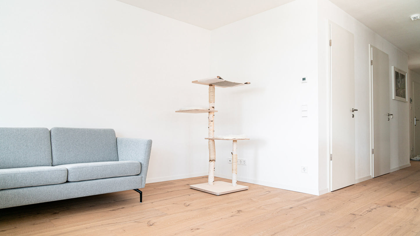 Naturkratzbaum aus Birke mit Hängematte - Nachhaltige Spielumgebung für Katzen